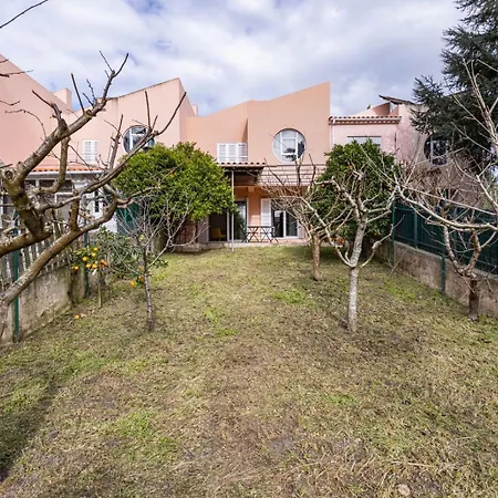 Hidden Garden Near The Castle Дом отдыха *